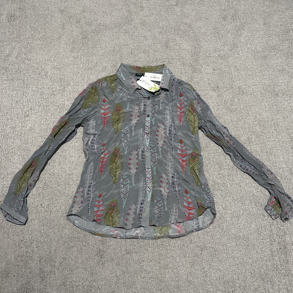 APNY Women's Button-Up Shirt in the "Feathered Whimsy" print Size Medium NWT